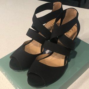 Size 10M Abella Tristan Peep Toe Heels NWTB